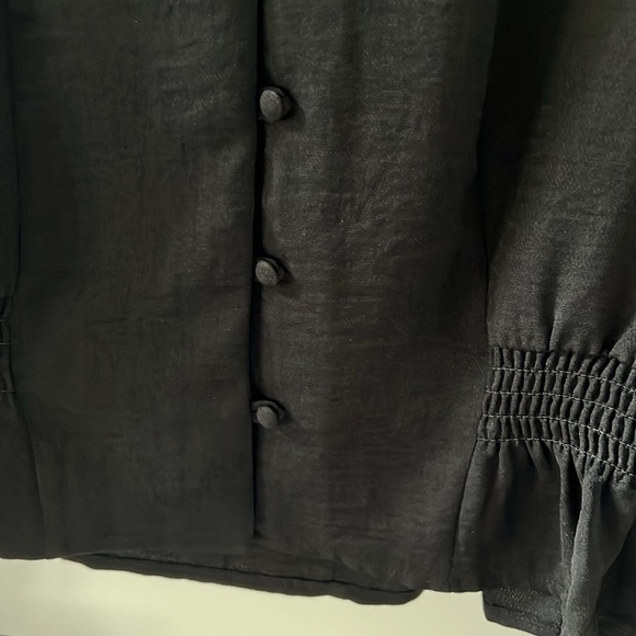 Top Shop black button up v-neck blouse. New with tags size 6. - Picture 4 of 8